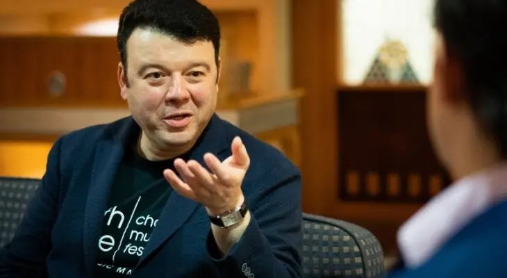 „Olyan ez, mint új partnerrel táncolni” – interjú Vadim Gluzman hegedűművésszel